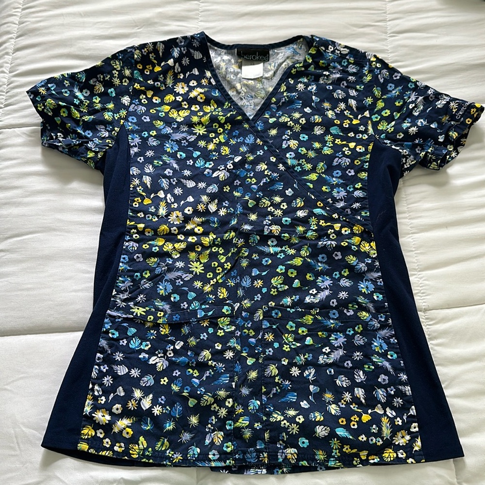 XS Cherokee Blue Feather Pattern Scrub Top